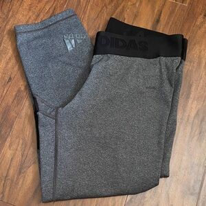 adidas Women's Size Medium Gray Capri Leggings with Black Branded Waistband